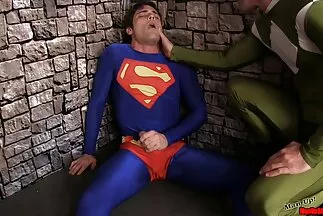A amatőr sex video szőke lány megvalósítja titkos vágyát a leszbikus szex után egy vörös hajú pszichológus hölggyel.