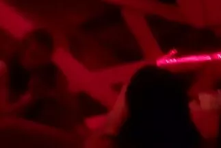 Busty diákok leszbikus orgiát rendeztek a castingon egy szenvedélyes amatőr házi sex video kuni.-val