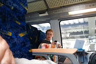 Egy fiatal amatőrszexvideok szőke, nagy szamárral sokféle szex.