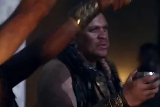 Egy idegen keményen megbasz egy ingyen amatőr szexfilm aranyos szőkét a seggében.
