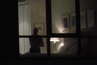 A magyarul beszélö sex vörös hajú anya felnyög a szájbarágástól és a finom csattanástól.