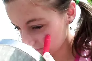 Busty szőke nem akar amatőr házi szexvideók biliárdozni, hanem dugni akar.
