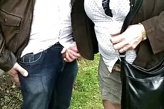 A tetovált maszti műfasszal feketék orgazmussal szupercsapatba vitték a szőkét.