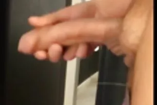Egy fiatal férfi amator szexvideok pompás szamárral letépett egy béna csajt.