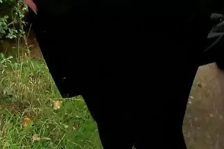 Az amator porno videok elvetemült masszőr megnyalta az ügyfél punciját.