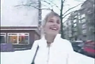 A fiú erotikázni kezdett, és egy fekete nőt baszott amatőr párok videói meg.