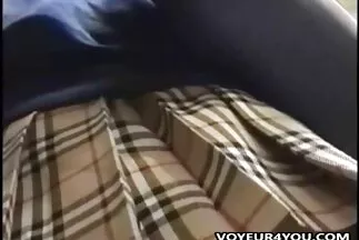 Egy fehér lány szex közben egy fekete férfival különféle pózokban ugrik a amator hazi videok farkára.