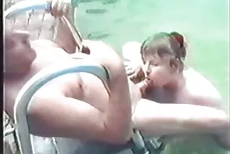 A amatőr sex videó szőke megold minden problémát, egy fekete férfival kurva egy menő fajok közötti pornófilmben.