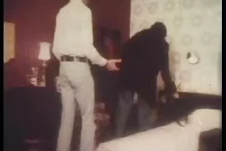 Egy nagy hazi porno videok mellű lány nem ellenzi a csoportos szexet férfiakkal, és készen áll a végére.