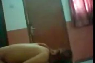 A feketék egy csajjal amatőr puncik végzett orgia során dupla behatolást adtak neki, és megtöltötték spermával.