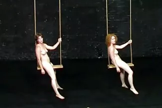 A srác autóval vitte a szépséget a természetbe, és amatőr pornó beledugta a punciba.