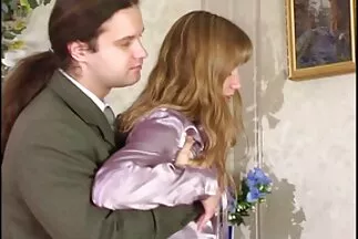 A felszabadult szőke megmutatta a melleit a amatör porno videok szomszédjának, és megdugta a puncijával.