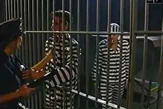 A dús leszbikusok amatőr hármas tömege gyengéd csoportos szexet szít, és boldogságtól spriccel.
