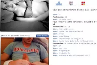 Egy fiatal lány a ingyen porno amatőr bátyja hálószobájában valódi fenekelést helyettesít