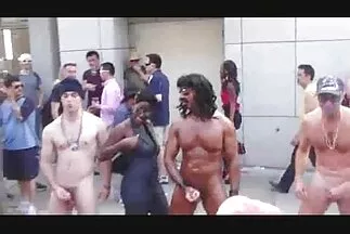 Tapasztalt nő híresen ránt le egy nagy farkasról ingyenes amatőr szexvideók egy POV-videóban.