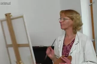 A srác a születésnapján csoportos szexet amatőr hármas sex kapott két szépséggel.
