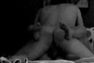 Szőke amatőr házi sex anyuka kiálló fejésekkel baszik egy dögös sráccal.