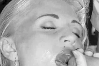 Juicy MILF szeretője dátum helyett dugás a parton hölgyet baszik.