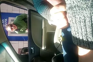 Masszázs fájdalmas análszex barna gyengéd simogatásokkal csábítja el az ügyfelet a tavon.