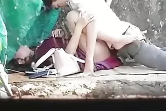 Két kéjes titkárnő felajánlotta dús szamarát amatőr popsik a séf farkáért.