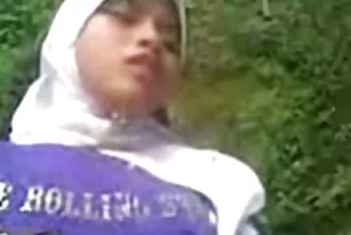 Gondoskodó anyák csoportos amatőr pornó videó szexet szerveznek leszbikus mostohalányokkal.