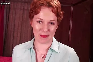 Fiatal barátnője dupla behatolással kényezteti a cigány csaj sex srácokat.
