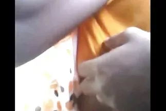 A slampos ribanc kettős behatolás révén amatőr sex videó jut orgazmushoz.
