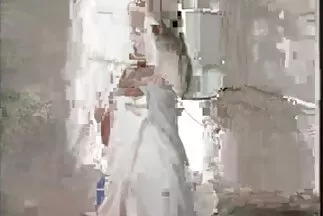 Egy tangában viselő amatőr szex videók barna meggyúrja a punciját egy szexjátékkal, és farkat kap a puncijába.