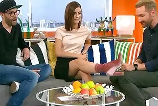 Hosszú amatőr sex video lábú sovány orosz csaj felállította a seggét anális szexre.