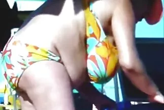 Fiatal leszbikus barátok, ingyen porno amatör Zoe Taylor és Eddie Andrew egy függőágyban dörzsölik a sapkájukat.