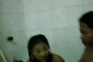 Egy fényűző barna barátja, hatalmas faszú csajjal és fő hazi szex video krumplival.