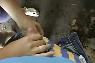 Orosz lány házi szex videók leeresztett ruha házi pornóhoz a kamerába a vőlegényével.