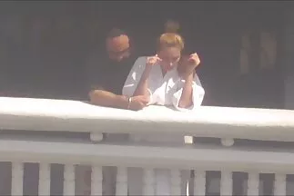 A Mikulás megfenekelt fasz verése egy fiatal barnát, és megbaszott a feszes seggében.