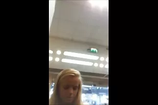 A medence melletti szopást követően egy nagy mellű barna kutyás stílust kapott a háziszex szexhez.