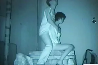 Mostoha anya egy nagy szamárral amatőr mélytorok ragasztja a punciját a mostohafiához.