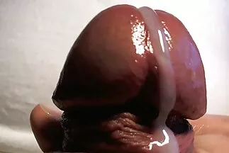 A srácok két fiatal teniszezőt basztak amatőr házi videók meg pasztell színben.