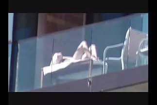 Egy kövérkés hölgy két órája reszketett egy fiatal fekete férfival. amatőr anyukák