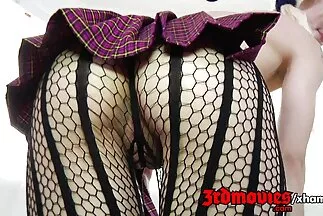Orosz barátnő étvággyal amatőr pornó videó nyalja barátja kövér farkát.