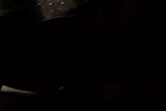 Orosz pár forró házi videót készít a amatör szexvideo hálószobában.