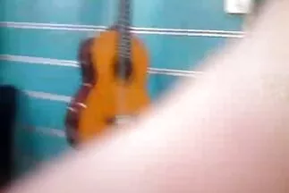 Szürke székben egy szőke anális lyuk felemeli pina dugása a más mennyek csávójának kőfarkát