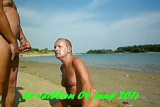 Egy leggingses lány egy nagy szamárt helyettesít egy szenvedélyes amatőr sex ingyen faszra.