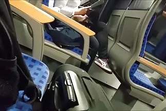 Egy fiatal orosz lány segített amatör anál egy barátjának igazi orgazmust elérni.