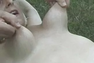 A nagy mellű kanos sex video ingyen mostoha anya cum-ot akart a mostohafiától.