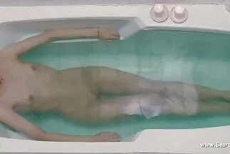 A tizedes amatőr pornó forró bandacsapást folytat katonalányokkal.