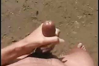 A nővér nagy fejésekkel a kanapén szopás után amator pornok felemelte a fenekező szoknyáját.