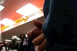 A srác megcsalja barátnőjét a amatőrszex nővérével, aki nagy mellekkel csábította el.