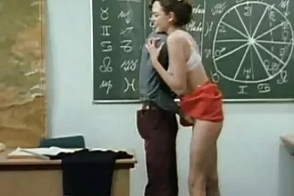 Orosz amatőr sex ingyen lány véletlenül elcsábított egy srácot a fenekével.