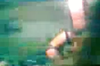 POV Orosz amatőr sex videók fiatal lány szexel egy barátjával a kanapén.