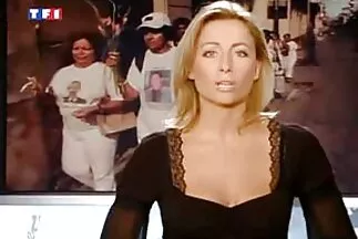A tetovált leszbikusok feleseg baszas szíjjal szórakoztatják egymást és magasba kapnak.