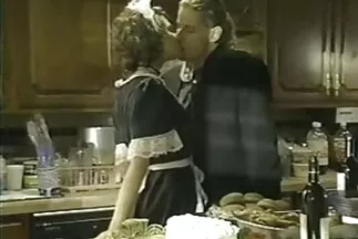 Busty barna harisnyás szereti az anális punciba elvezesek szexet egy fekete férfival és egy fehér szeretővel.